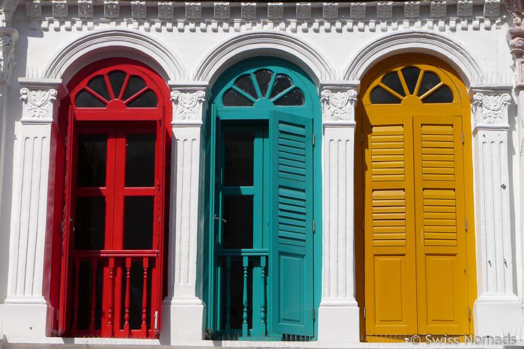 Farbige Fenster in Singapur