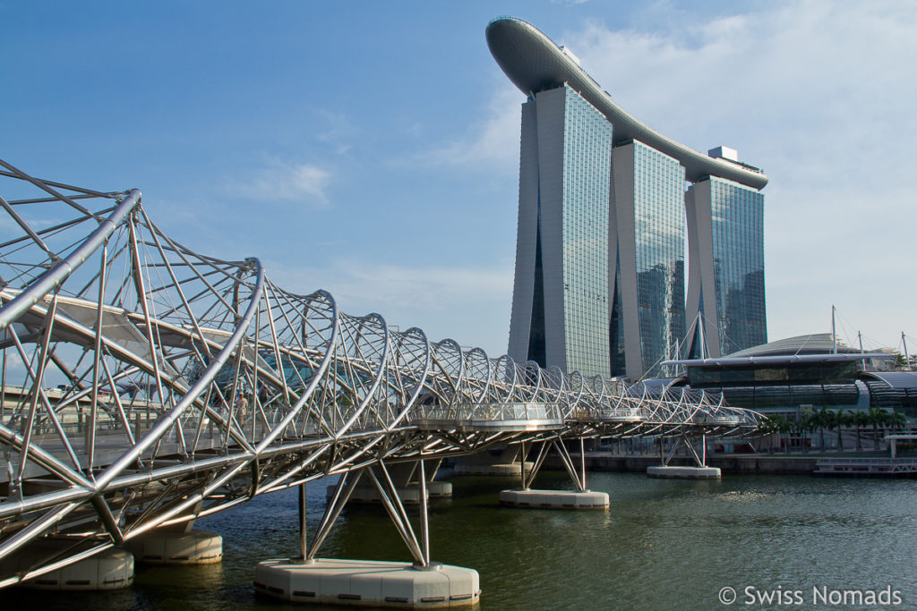Helix Bridge und Marina Bay Sands Hotel
