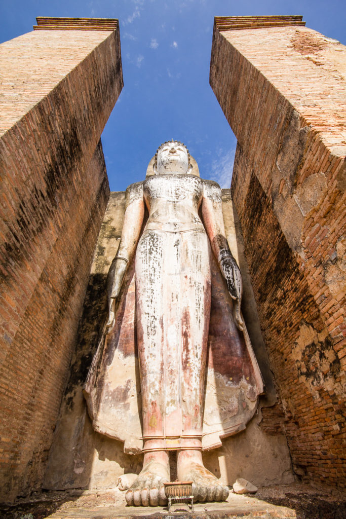 Stehender Buddha im Wat Mahathat