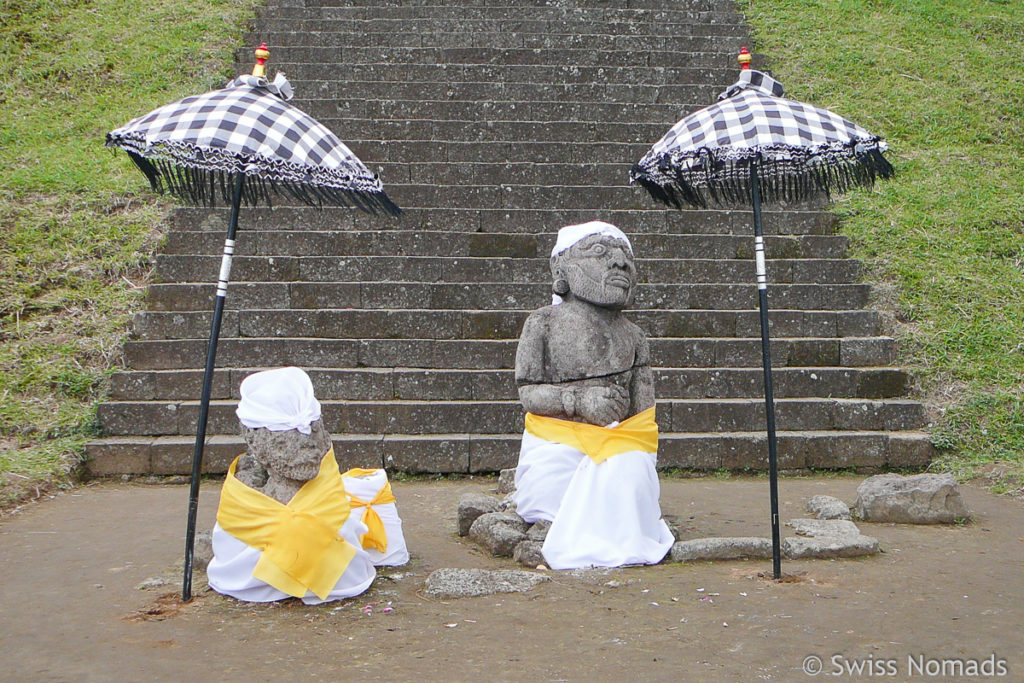 Figuren am Eingang zum Candi Ceto in Zentral-Java