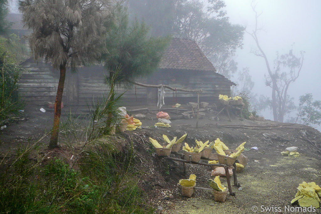 Hütte der Schwefelträger am Ijen