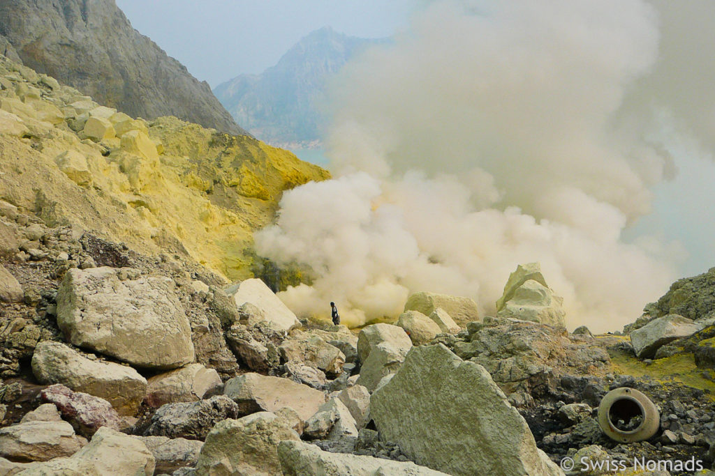 Dampf im Ijen Vulkankrater