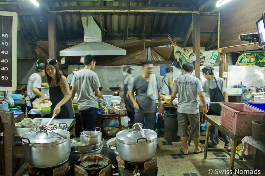 Restaurant Aroy One Bath in Lampang