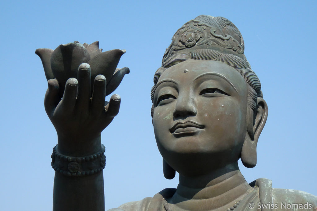 Bronze Statue auf Lantau Island