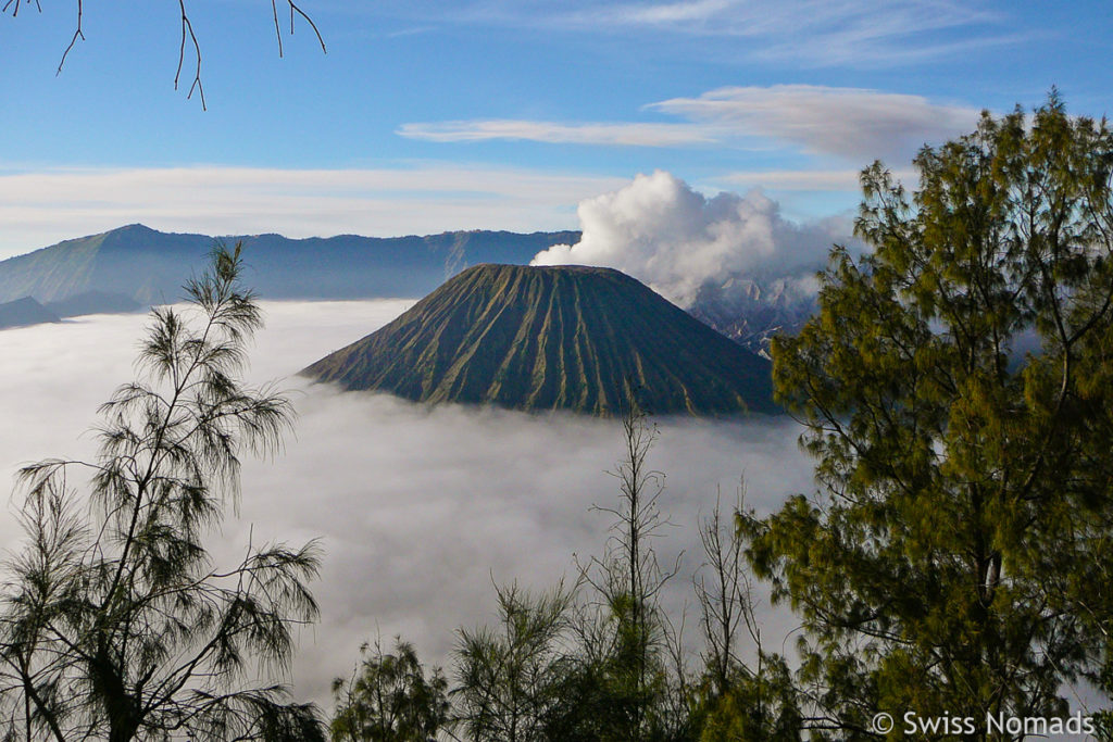 Mount Batok im Nebelmeer in Java