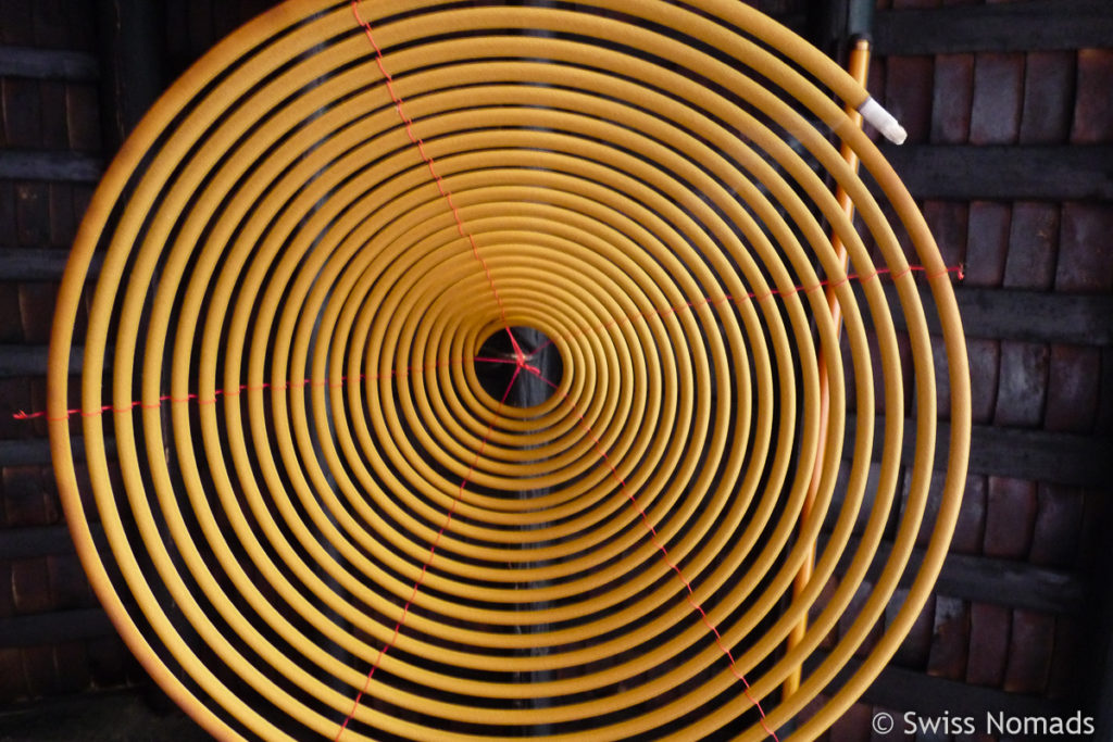 Räucherspirale in Tempel in Hongkong