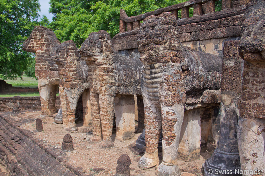 Wat Chang Lom Elefanten in Si Satchanalai