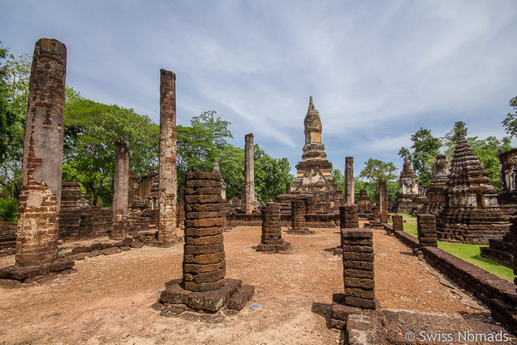 Wat Chedi Chet Thaeo Tempel in Si Satchanalai