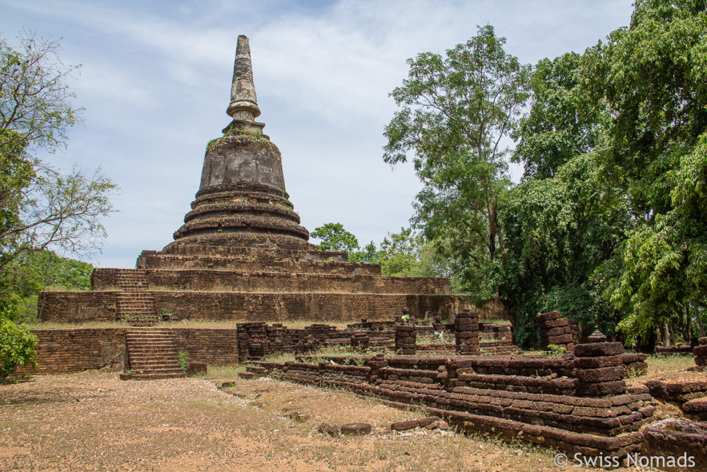 Wat Khao Suwankhiri Chedi in Si Satchanalai