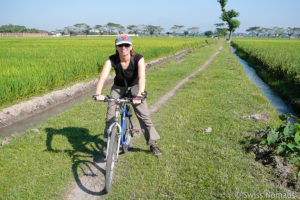 Mehr über den Artikel erfahren Zentral-Java: Mit dem Fahrrad zu traditionellen Handwerksbetrieben in Solo