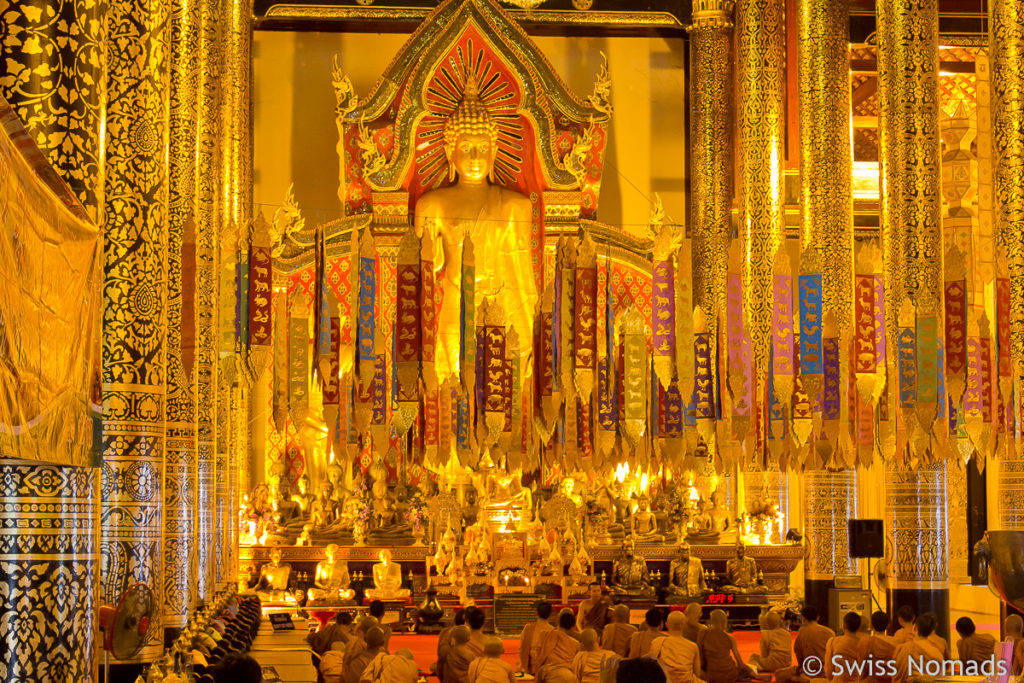 Zeremonie im Wat Chedi Luang in Chiang Mai