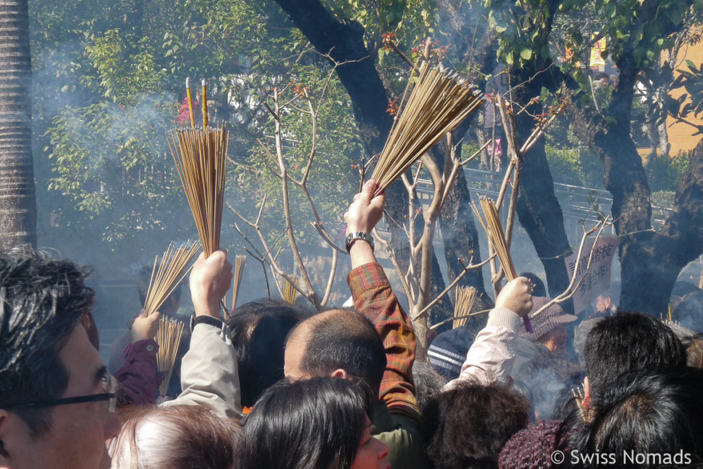 Zeremonie im Wong Tai Sin Tempel in Hongkong