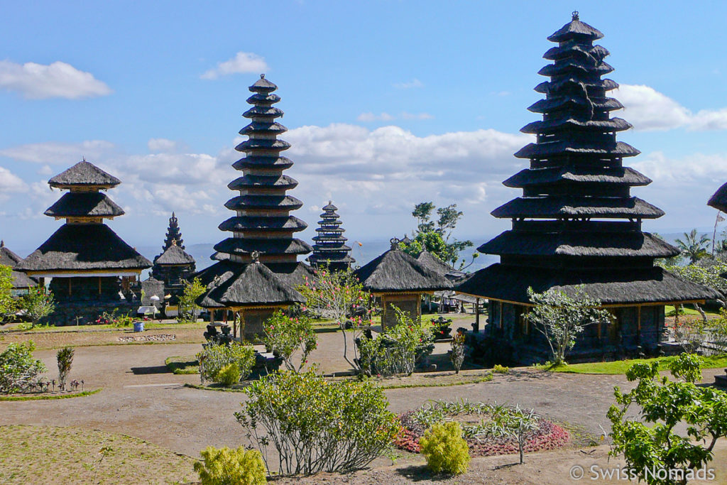 Meru Türme im Pura Besakih auf Bali