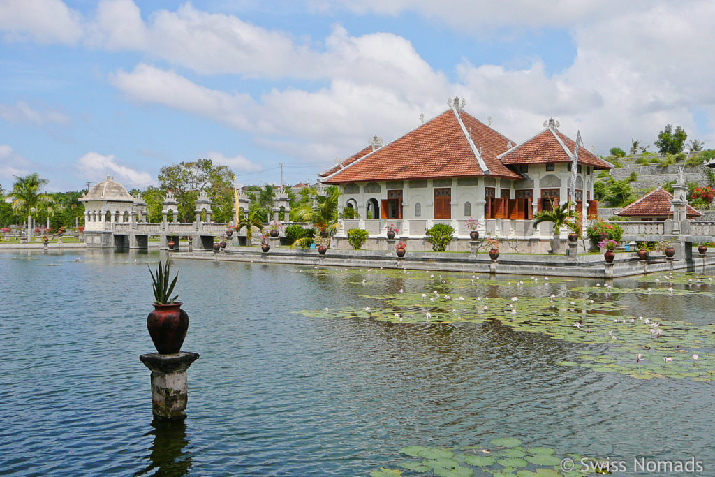 Teich des Ujung Wasserpalast in Ost Bali