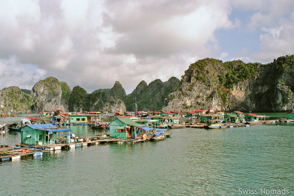 Schwimmendes Dorf in der Halong Bucht