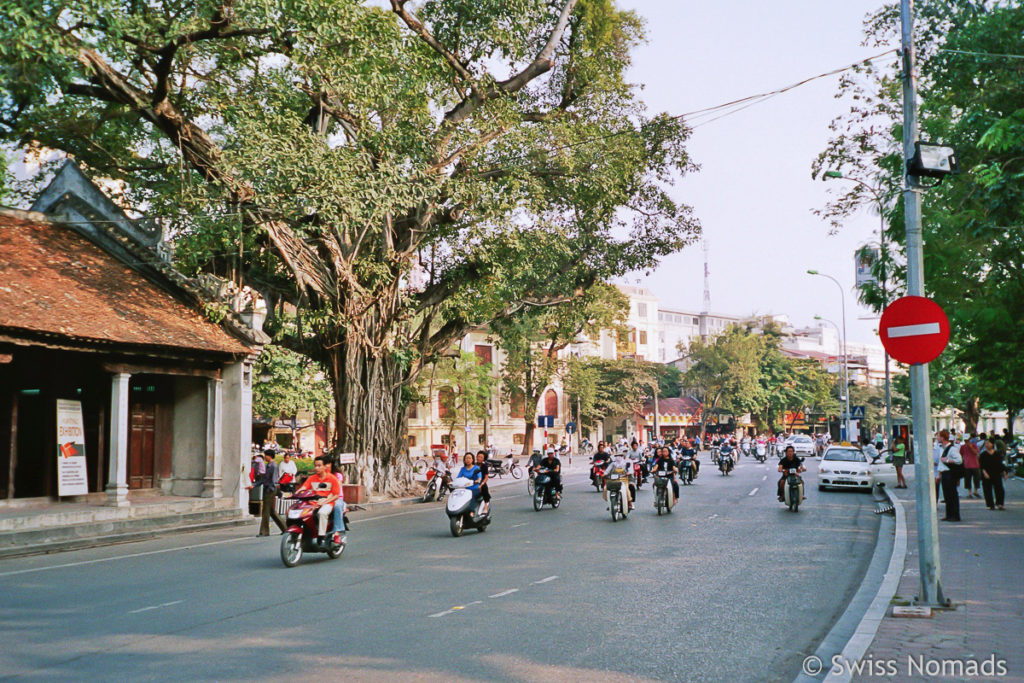 Hanoi Strassen voll mit Mofas