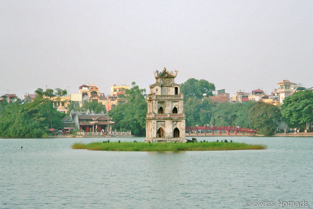 Schildkröten Turm im Hoan Kiem See in Hanoi 