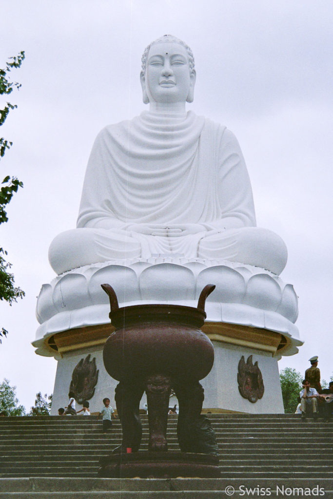 Buddha der Long Son Pagode in Nha Trang