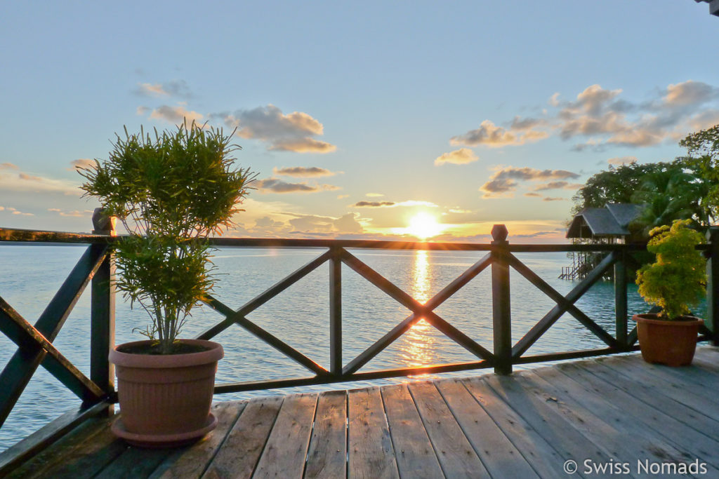 Sonnenuntergang auf der Restaurantterrasse