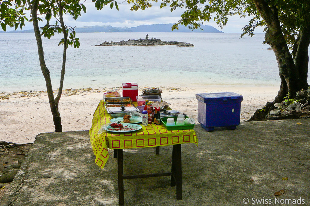 Picknick auf Bangka Island in Nord-Sulawesi