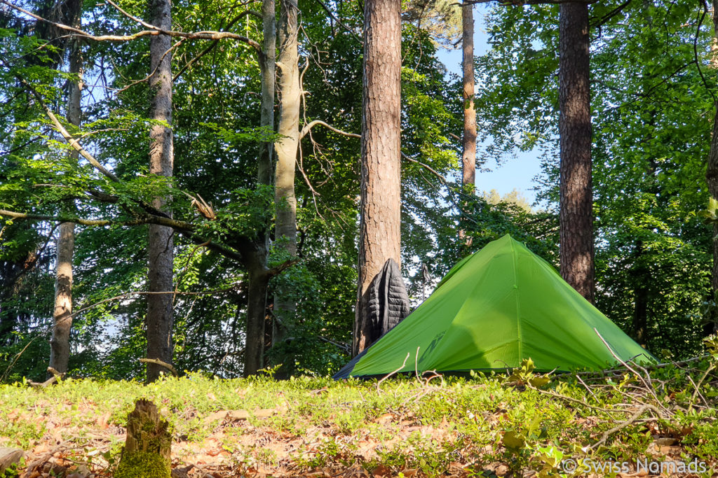 Zelten im Wald in der Schweiz
