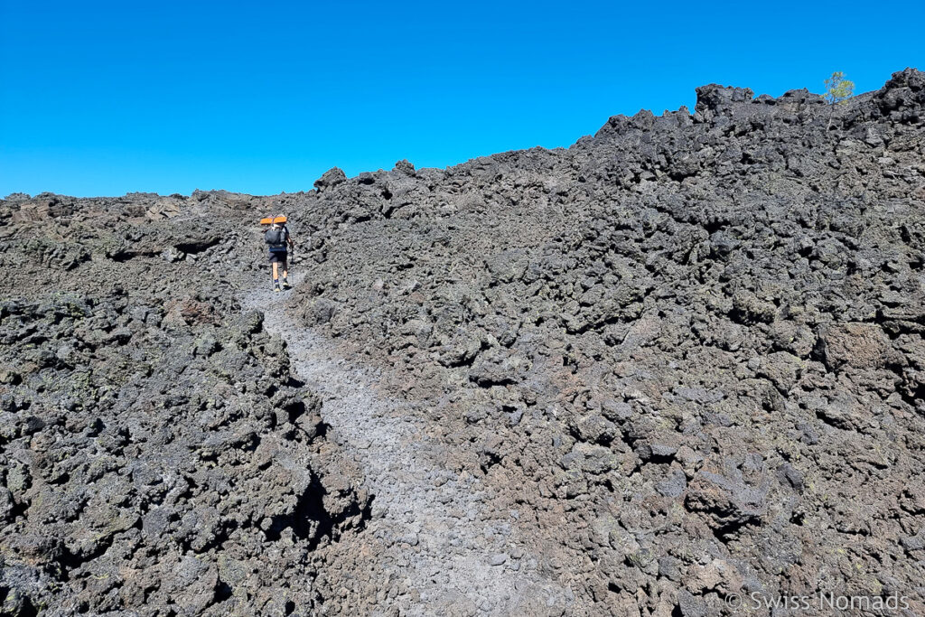 Aufstieg auf dem PCT durchs Lavafeld