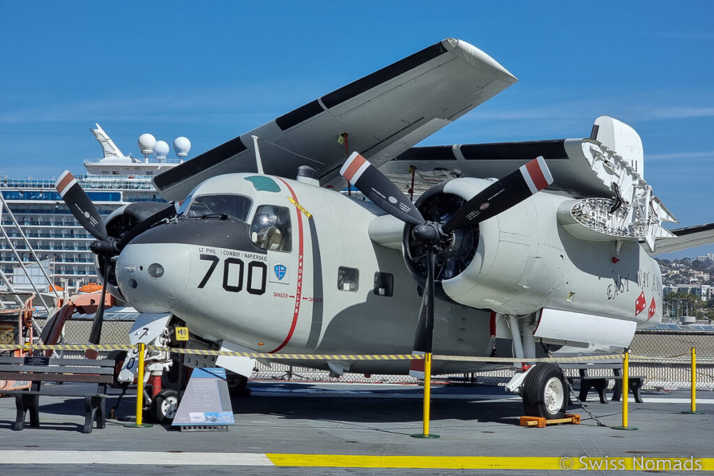 Flugzeug im USS Midway Museum in San Diego