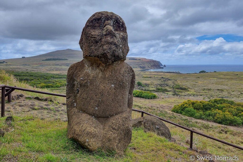 Sitzender Moai Tuku Tui auf der Osterinsel