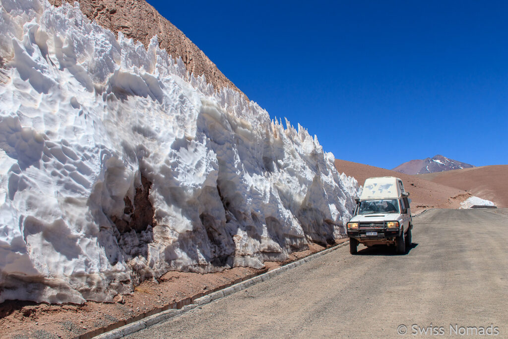 Schnee an der Strasse im Kleinen Norden Chile
