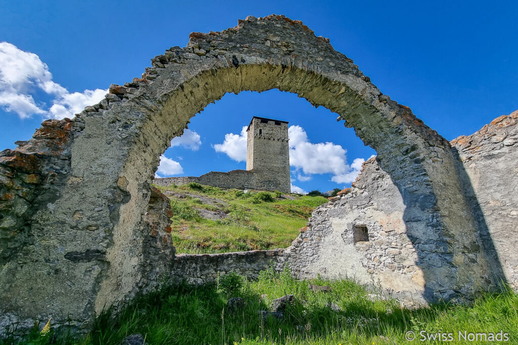 Ruine Steinberg in Ardez