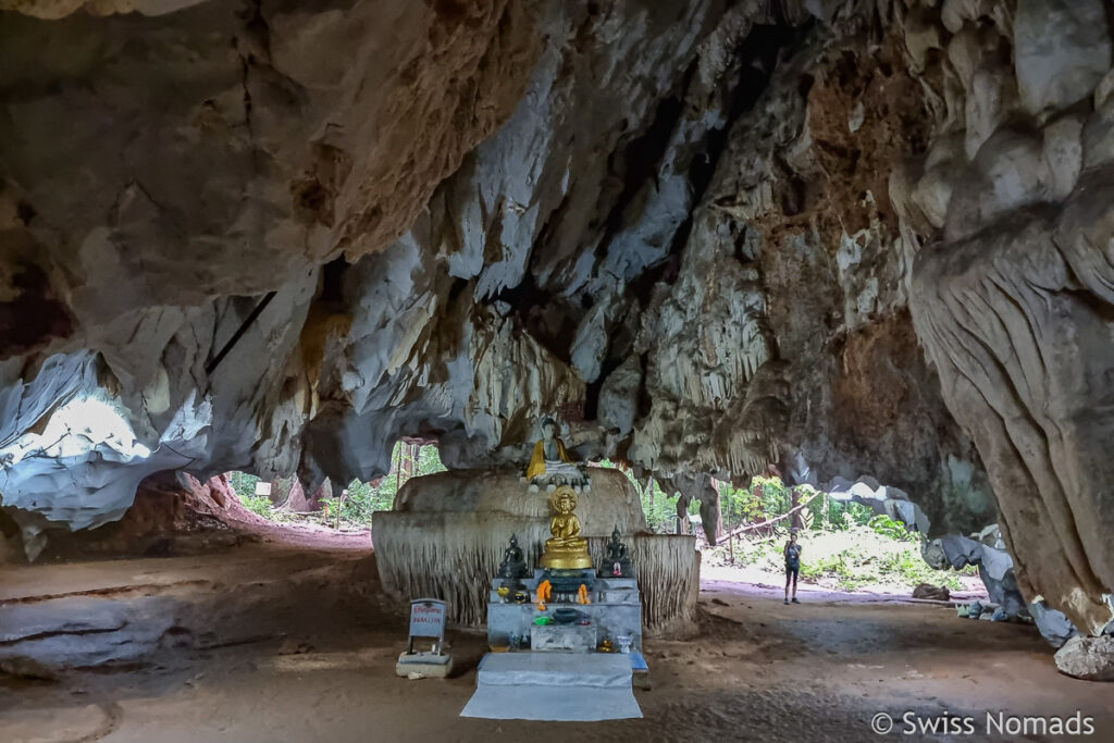 Höhlentempel mit Buddha Statuen