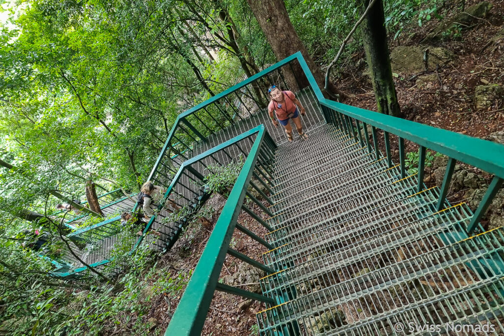 Treppe zur Aussichtsplattform der Hong Island