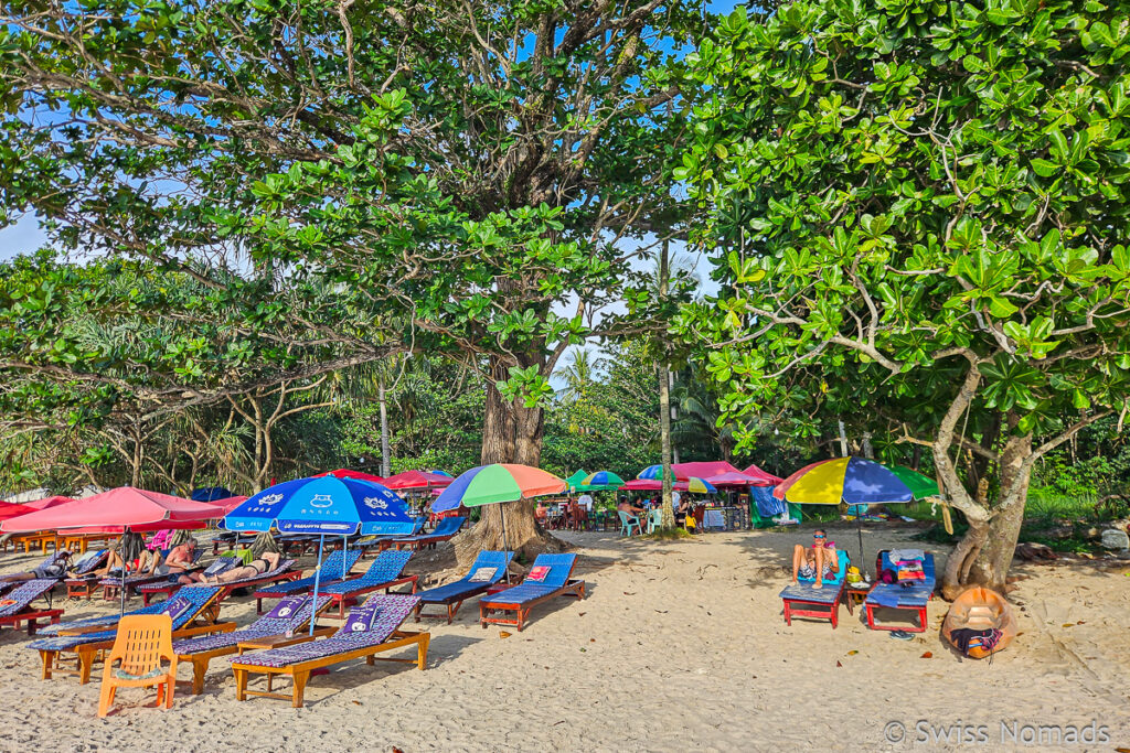 Liegestühle am Charlie Beach
