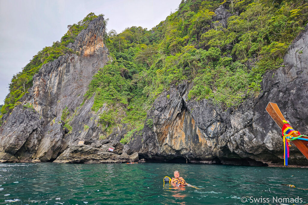 Der Eingang zur Emerald Cave von Koh Mook