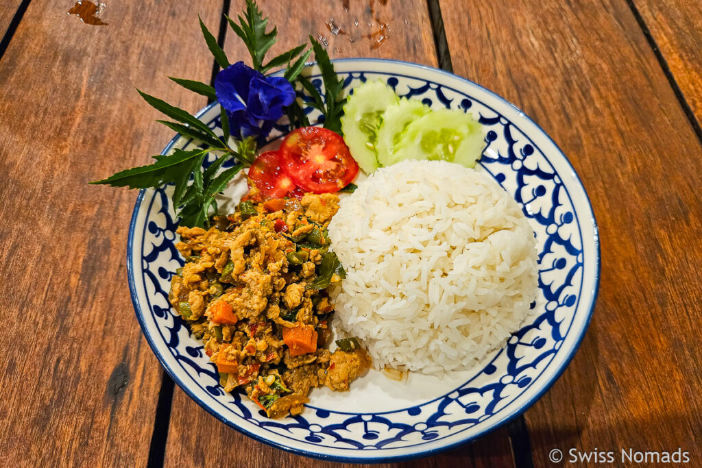 Pad Kra Pao im Miss Island Restaurant