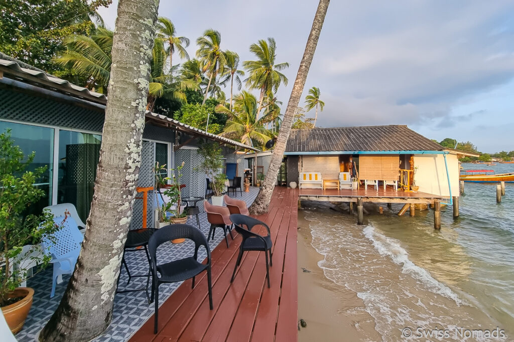 Die Terrasse des Seaside House auf Koh Mook