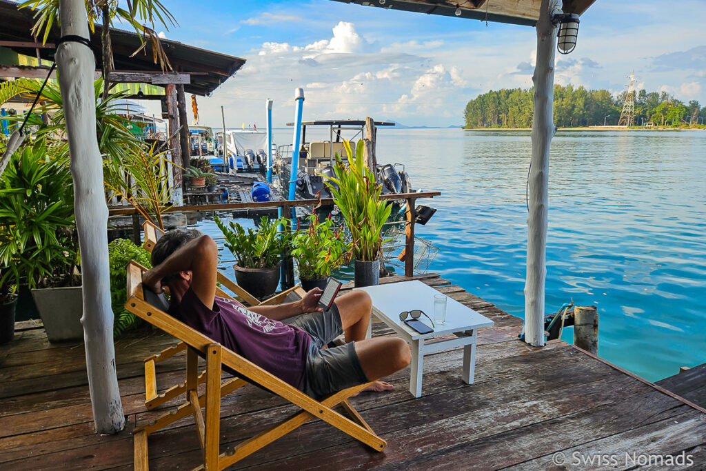 Terrasse Boho Hostel auf Koh Lanta in Thailand
