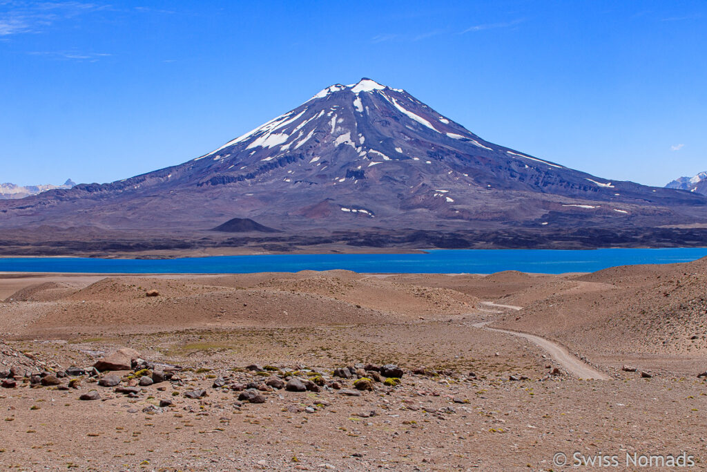 Vulkan Maipo mit Laguna Diamante im Vordergrund